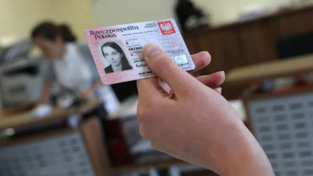 У Польщі з 1 грудня змінять правила видачі важливого документа: як його можна буде отримати